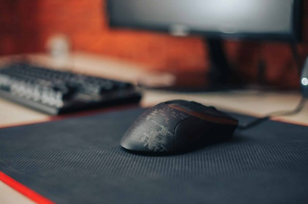 Tapis de souris XXL : l’accessoire indispensable pour gamers et travailleurs