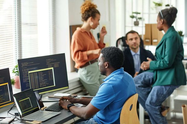 Les meilleurs ide python pour optimiser votre code en 2024